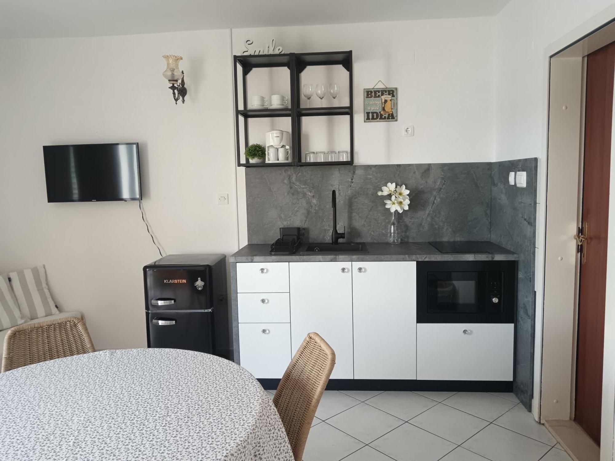 Apartmani More Комарна Екстер'єр фото