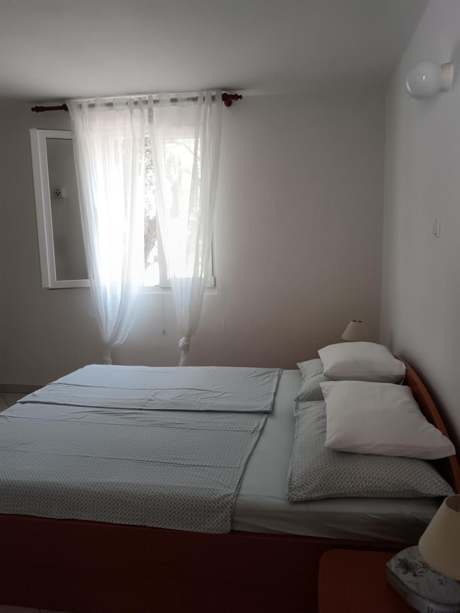 Apartmani More Комарна Екстер'єр фото
